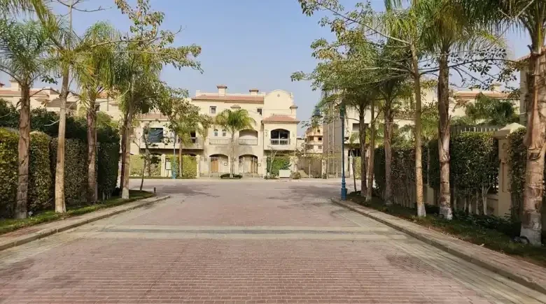 Twin house for sale with an area of 269 sqm in El Patio 5 East – El Shorouk City, Egypt – photo 4